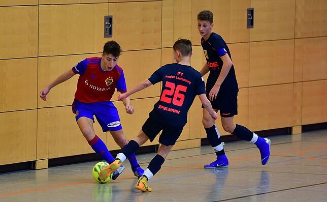 Bild 13: U15-Nachwuchs des FC Basel schenkt dem Gastgeber alle Neune ein