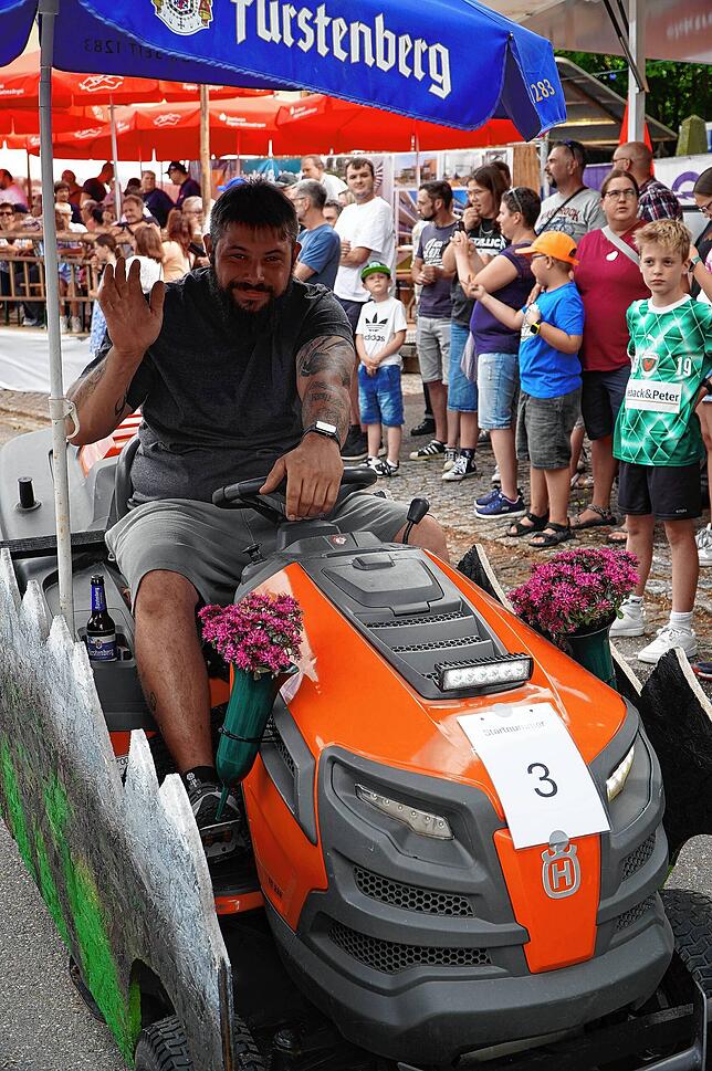 Bild 16: Ausgelassene Stimmung bei dem Dorffest in Tengen-Watterdingen