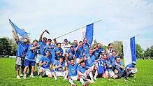 Die Mannschaft des SC Markdorf freut sich nach dem 4:0-Sieg beim SV Worblingen über den ersten Platz in der Fußball-Bezirksliga und den ...
