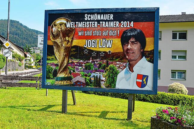 Schild am Ortseingang von Schönau 2014.