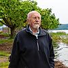 Mückenexperte Rainer Bretthauer steht am Bodenseeufer in Radolfzell. Der See ist mittlerweile stark gestiegen und überschwemmt schon ...