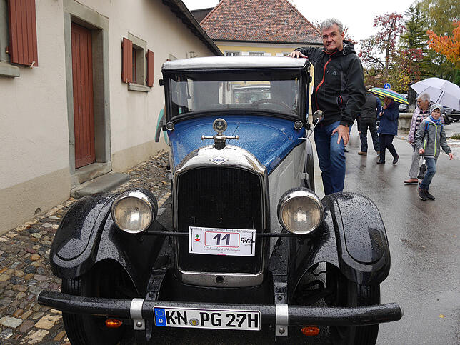 Dieser Paige, Baujahr 1927, gehörte Charlie Chaplin, wie sein Fahrer Werner Kühlbörsch erzählt. Geschaltet wird über Zwischengas.