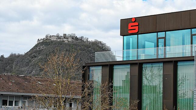 Juristische Händel für die Sparkasse unterm Hohentwiel: Die Verbraucherzentrale Baden-Württemberg geht gegen Gebühren für ...