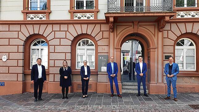 Der Gutachterausschuss für den östlichen Teil des Landkreises Waldshut wird geleitet von Tobias Beck (Dritter von rechts) und ...