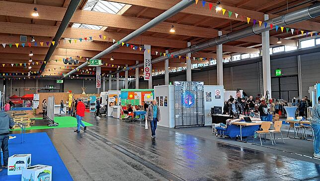 Am Donnerstag, 21. März, haben Schüler freien Eintritt. In der neuen Jugendhalle bleiben die Massen am frühen Mittag noch aus. Auch ...