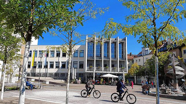 Sieben Bewerber sind‘s, aber nur einer wird als Oberbürgermeister ins Friedrichshafener Rathaus einziehen.