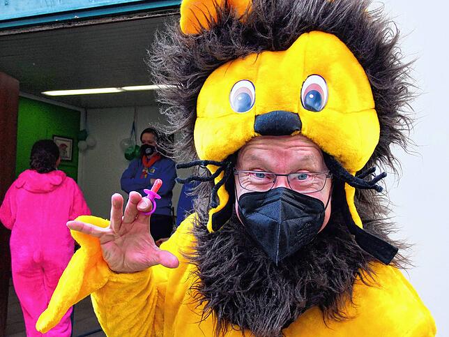Bild 11: Buntes Treiben beim Mini-Kinderball der Froschenzunft