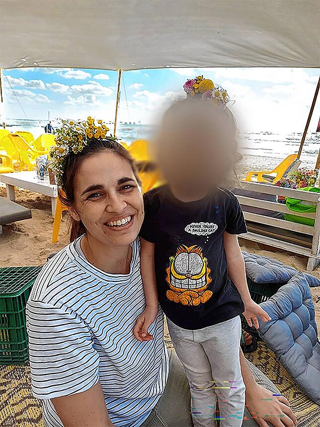 Die Deutsch-Israelin Yarden Romann mit ihrer dreijährigen Tochter Gefen.