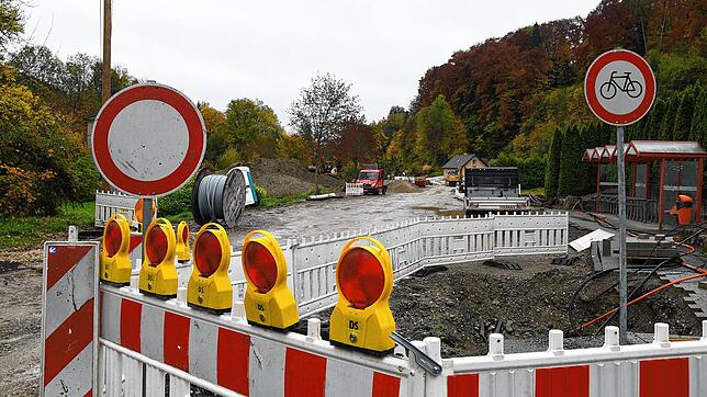 Hier ist erst einmal kein Durchkommen: Die Baustelle der Bundesstraße 313 am südlichen Ortseingang von Zizenhausen. Die Neubauleitung ...