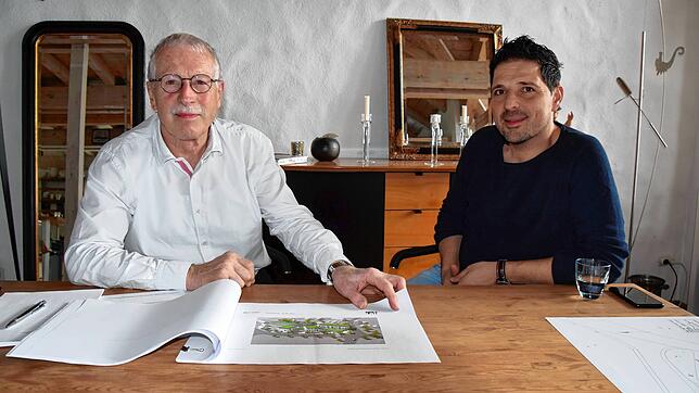 Jürgen Metzger und Bilal Cinar von der Planungsgesellschaft MC1 berichten von den aktuellen Plänen für das Areal der ehemaligen ...