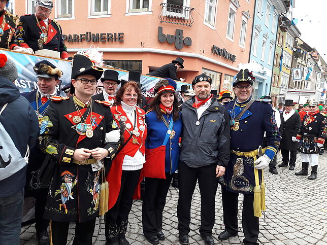 Rainer Wagner ehrt Christina Moser, Svenja Danner und Goran Uljevic, auch Nicolas Mayer gratuliert. Nicht auf dem Bild ist Gabriela ...