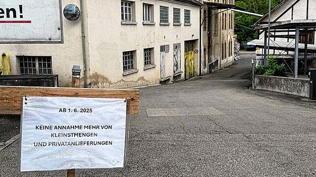 Schon seit Anfang des Monats wird kein Altpapier mehr angenommen. In einigen Tagen wird der betrieb der Papierfabrik Lenz eingestellt.