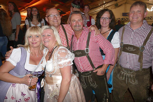 Bild 29: Am Brass-Abend bebt das Mundelfinger Festzelt