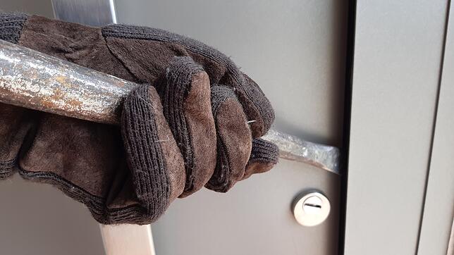 Zwei unbekannte Täter sind in einem Wohnhaus in der Oberdorfstraße in Singen eingebrochen. (Symbolbild)