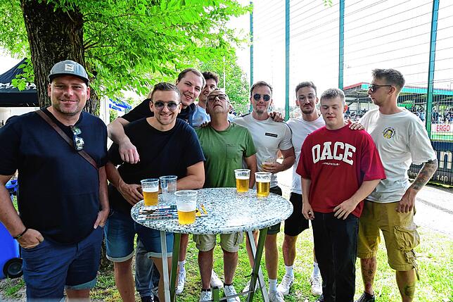 Bild 17: Pokalspiel  gegen Heidenheim: Fans feiern FC 08 Villingen trotz Niederlage
