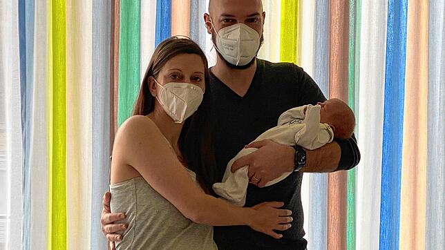 Benedikt kam am 24.&nbsp;Dezember im Klinikum Friedrichshafen auf die Welt, die Eltern Nadja Wolf und Heiko Hammann sind &bdquo;total ...