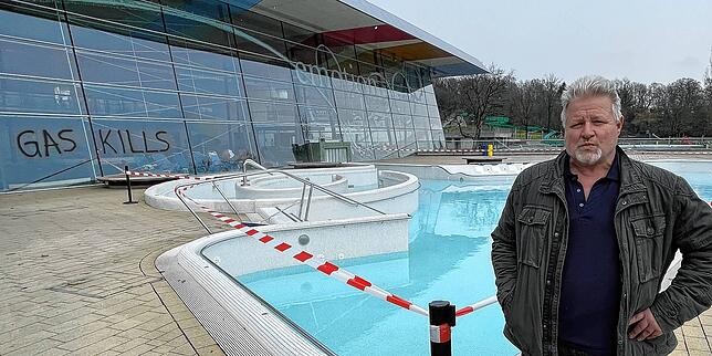 Therme-Betriebsleiter Jochen Birsner war sauer. Die Sprüher hatten im Januar nicht nur die Fassaden verunstaltet, sondern auch Farbe in ...