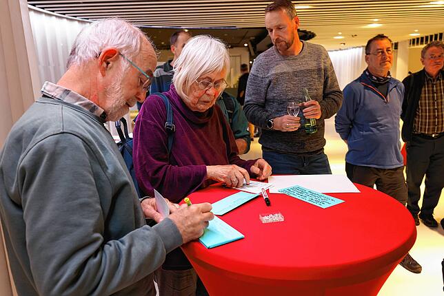 Teilnehmer der Veranstaltung formulieren ihre Wünsche und Anregungen.