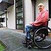 Peter Müller ist auf den Rollstuhl angewiesen Foto: Oliver Hanser
