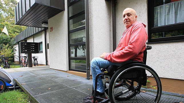 Peter Müller ist auf den Rollstuhl angewiesen Foto: Oliver Hanser