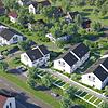 Die Ansicht des neuen Wohnquartiers &bdquo;Panoramastadt am Bodensee&ldquo; im Leimbach von Süden ausgesehen, vorne die B&nbsp;33.