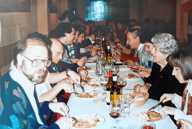 1995: Eine Lauchringer Delegation ist zu Gast in Frankreich. Franzosen und Deutsche lernen sich schon mal kennen.