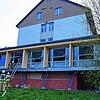 In der ehemaligen Jugendherberge in der St. Georgener Straße ist am 15. April ein Brand ausgebrochen. Ganz links ist ein gesichertes ...
