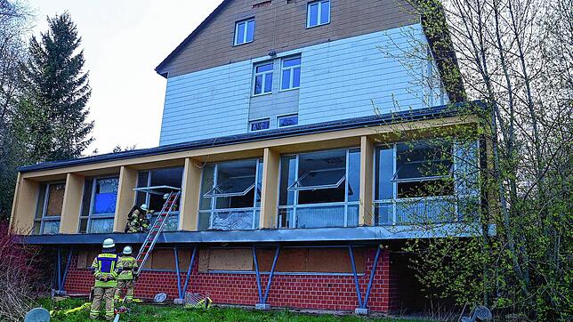 In der ehemaligen Jugendherberge in der St. Georgener Straße ist am 15. April ein Brand ausgebrochen. Ganz links ist ein gesichertes ...