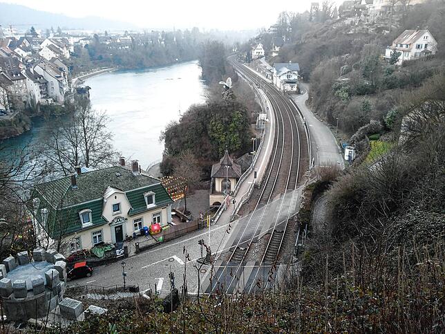 Laufenburg stellt wegen seiner Topographie den schwierigsten Abschnitt bei der Elektrifizierung dar. Unser Bild vom März 2019 zeigt den ...