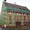 Das Bräunlinger Rathaus ist eingerüstet: Da das Dach im vorderen Bereich nicht mehr ganz dicht ist, musste sofort gehandelt werden und ...