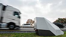 Unbekannte haben in Klettgau einen „Enforcement-Trailer“, eine mobile Anlage zur Geschwindigkeitsmessung beschmiert. (Symbolbild)