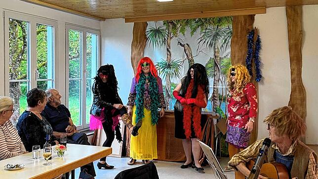 Beste Unterhaltung bei der Miss-Schweiz-Wahl (von rechts): Regina Matt, Margarete Stoll, Sarah Zönnchen, Marina Eckert und Susanne ...