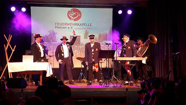 Nichts ist mehr, wie es einmal war: das Führungsduo der Feuerwehrkapelle Pfohren, Clemens Fritschi und Ralf Schneckenburger, tauscht mit ...