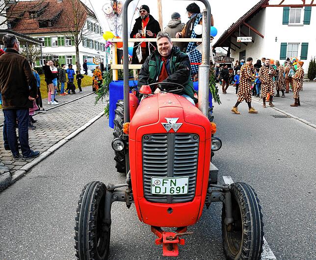Prachtstück: Was ist schon eine Harley Davidson gegen einen Massey Fergusson.