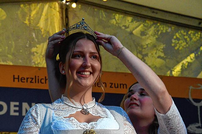 Angela Staneker bei ihrer Krönung vor einem Jahr beim Weinfest in Meersburg.