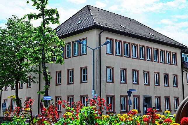 Das Verwaltungsgebäude von MB in St.Georgen, hier ein Bild vom Sommer 2024.