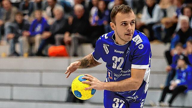 Robin Schmidt und der TuS Steißlingen belegen aktuell den Spitzenrang in der Handball-Oberliga.