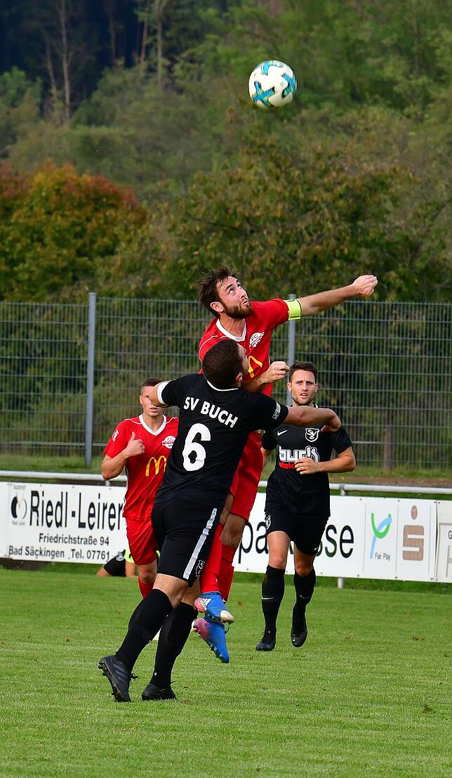 Bild 22: FC Wallbach muss mit einem 1:1 gegen den SV Buch zufrieden sein &ndash; und wir haben Bilder!