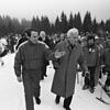Bürgermeister Johann Meier (links) konnte im Winter 1987 Bundespräsident Richard von Weizsäcker bei einer Sportveranstaltung in ...