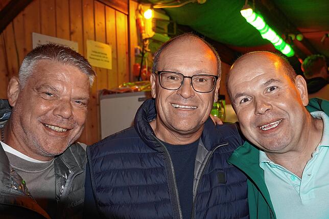 Bild 10: Gute Stimmung beim Auftakt des Weinfests in Bermatingen