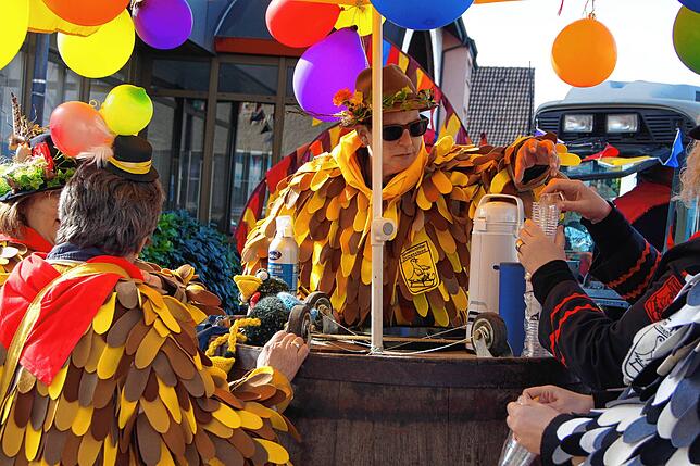 Der Eierlikör der &bdquo;Hennen&ldquo; ist aus der Immenstaader Fasnet nicht wegzudenken, am Samstag wurde er frei Haus geliefert.