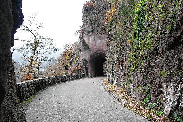 Die Albtalstraße bietet faszinierende Einblicke in die Albschlucht und ist mit ihren fünf Tunneln eine besondere Straße. Nun haben die ...