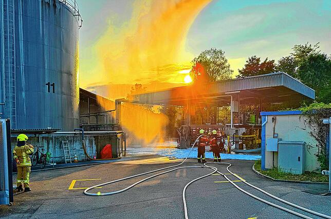 Das Szenario: Mehrere Hundert Liter Treibstoff seien in Flammen aufgegangen und zum Zeitpunkt des Unglücks hätten sich Personen auf dem ...