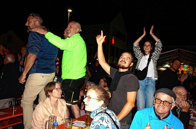 Bild 26: Stadtmusik Tiengen spielt zum Abschluss des Schwyzertags: Das sind die Bilder