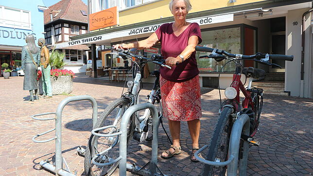 In der Markdorfer Innenstadt werden Fahrradparker stark nachgefragt. Irmgard Lahmer ist täglich mit ihrem Rad in der Stadt unterwegs. Um ...