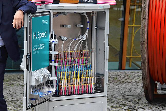 Wer von Zuhause arbeitet, gleichzeitig Videos herunterladen möchte und im Internet surft, dürfte sich auf das schnellere Internet freuen.