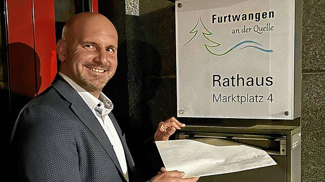 Mario Ketterer hat gleich zu Beginn der Bewerbungsfrist seine Unterlagen im Rathaus abgegeben. Er möchte Bürgermeister von Furtwangen ...
