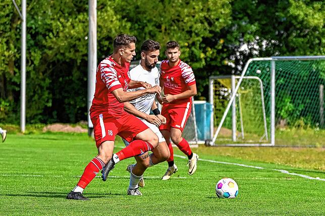Bild 6: SV Blau-Weiß Murg besiegt den FC Schlüchttal mit 4:1 – und wir haben Bilder!
