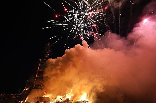Bild 26: Litzelstetten 2025: Diese Funkenfeuer-Bilder fangen die Tradition perfekt ein!
