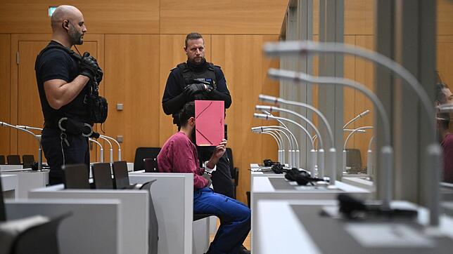 Sulaiman A. hat im Mai 2024 sechs Menschen mit einem Messer auf dem Mannheimer Marktplatz verletzt, der Polizist Rouven Laur starb kurz ...